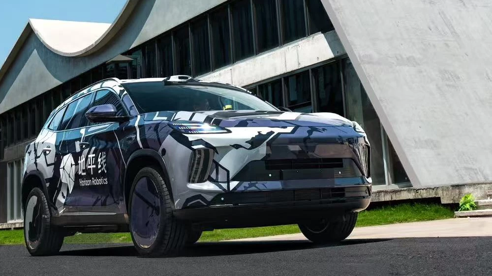 exeed exlantix e05 гибридный exeed txl сбоку спереди кроссовер