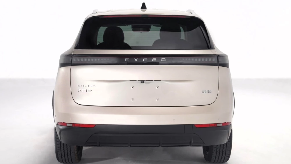 Exeed Exlantix E05 кроссовер сзади гибридный