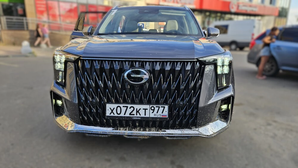 GAC GS8 обновленный рестайлинг Dragon спереди