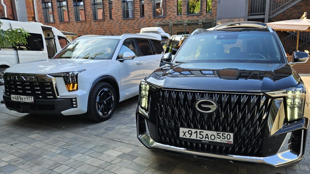 GAC GS8 обновленный рестайлинг Dragon Traveller спереди