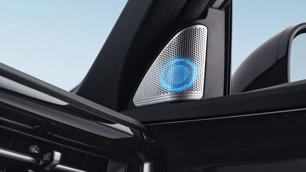 Обновленный кроссовер Geely Cityray салон интерьер динамики двери стойки