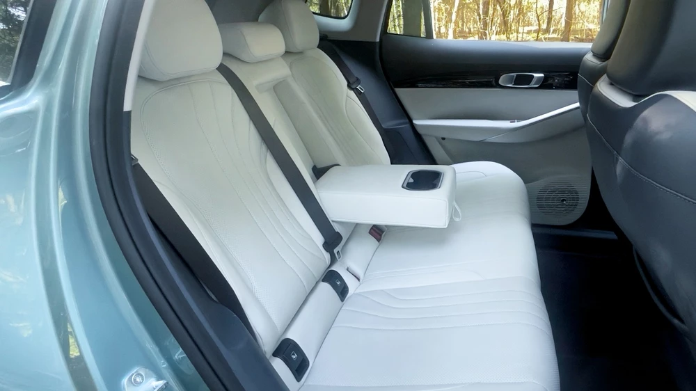 Geely EX5 тест салон интерьер сиденья второй ряд