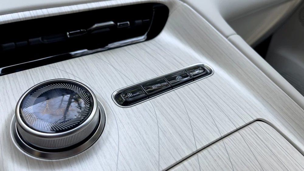 Geely EX5 тест салон интерьер центральный тоннель крутилка