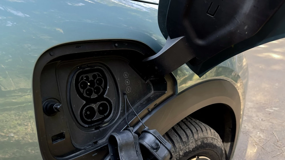 Geely EX5 тест зарядный порт гнездо