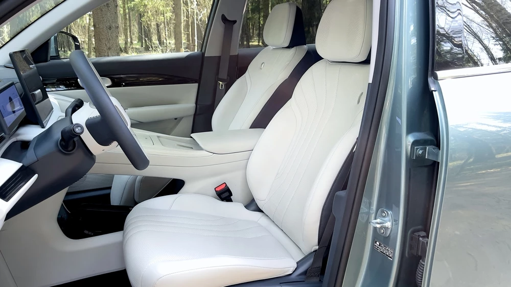 Geely EX5 тест салон интерьер сиденья первый ряд
