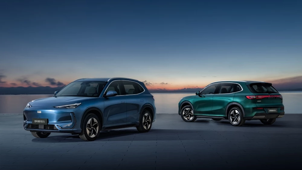 Geely Galaxy E5 EX5 обновленный рестайлинг сбоку спереди сзади