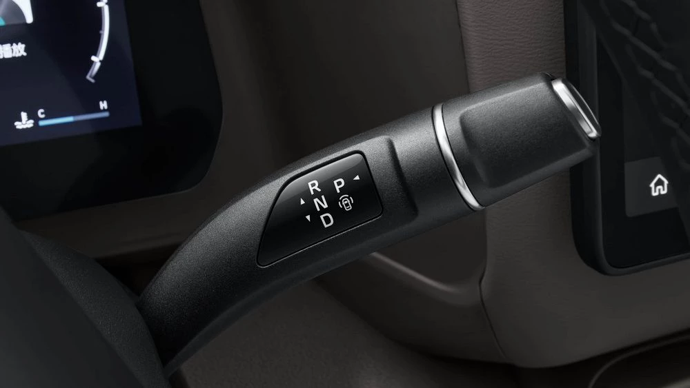 обновленный рестайлинг Haval Dargo в Китае салон интерьер селектор коробки подрулевой