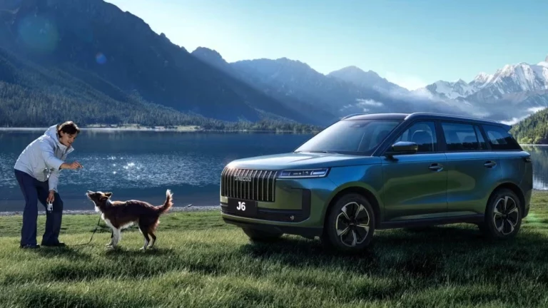 Jaecoo J6 спереди сбоку