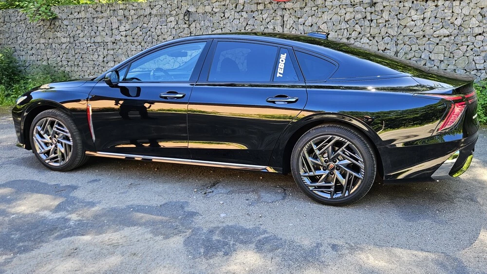 Hongqi H6 сбоку