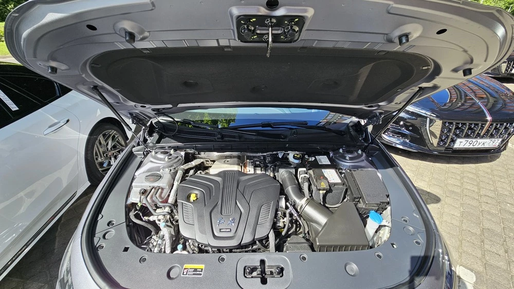 Hongqi H6 открытый капот мотор двигатель