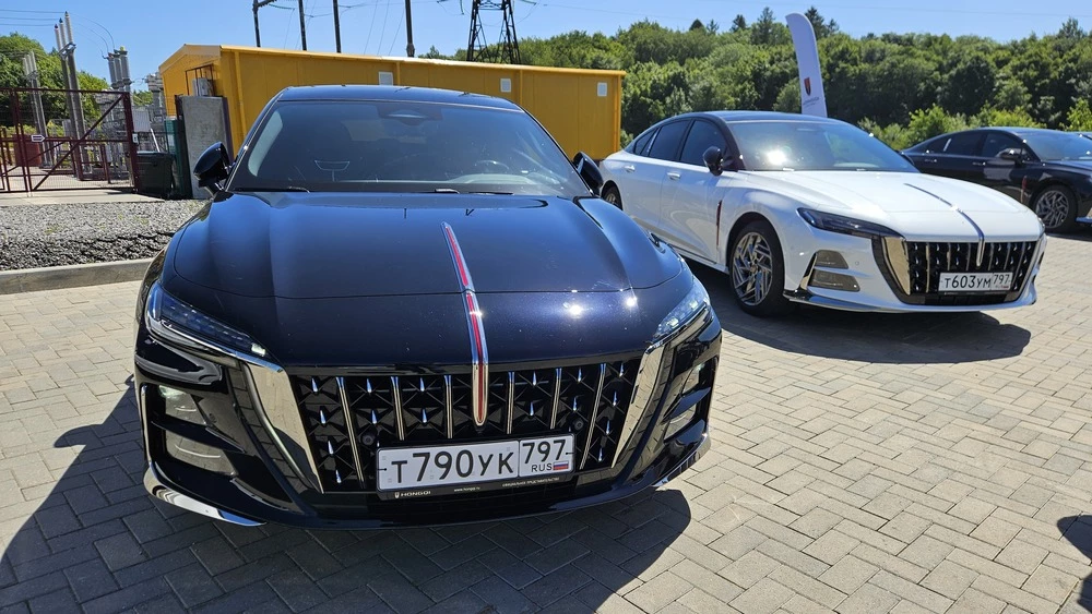 Hongqi H6 спереди