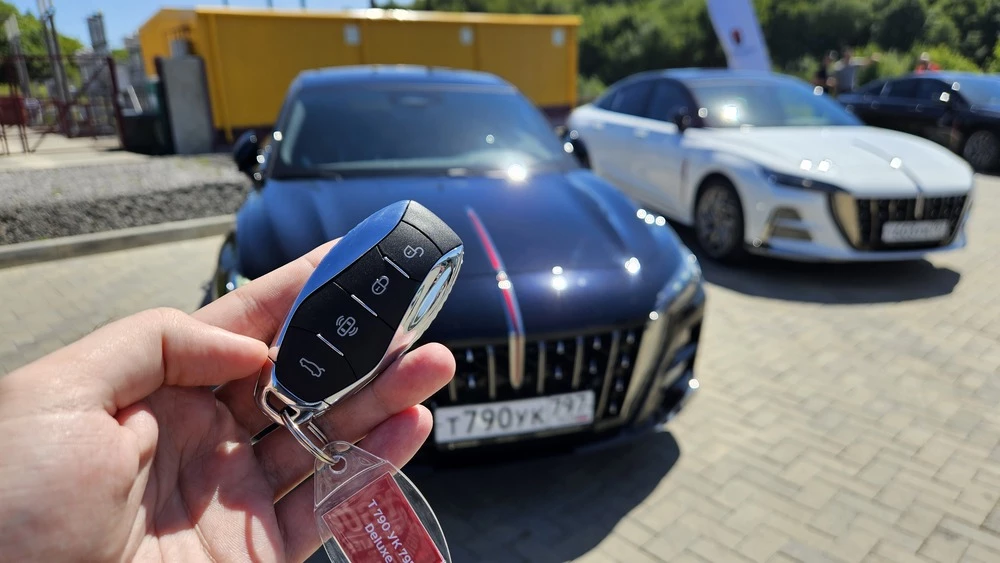 Hongqi H6 спереди ключ
