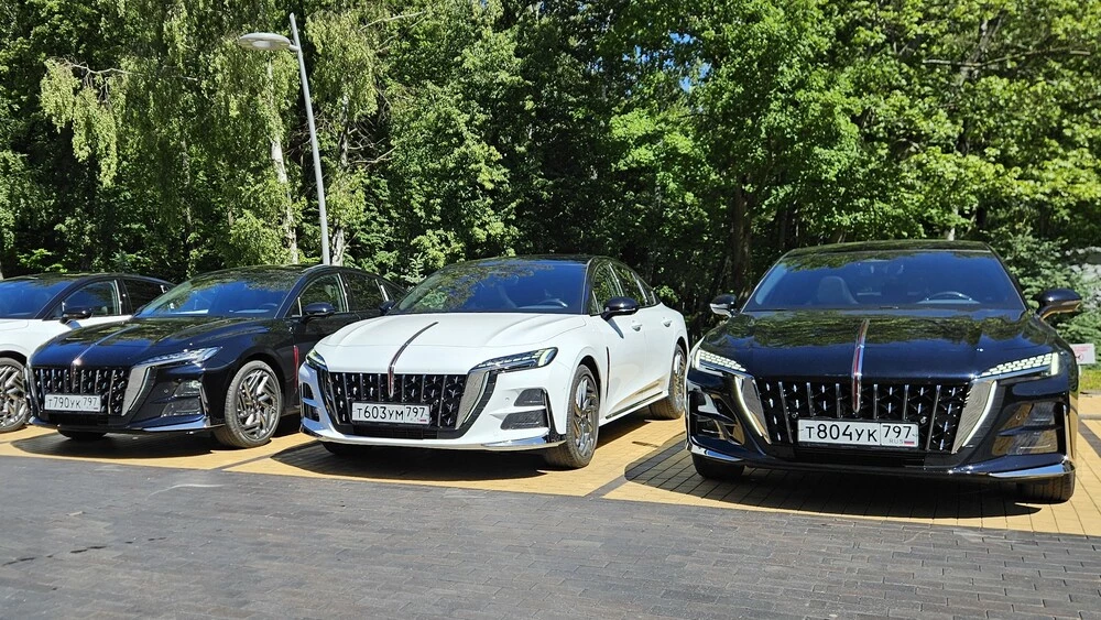 Hongqi H6 сбоку спереди разные цвета гамма