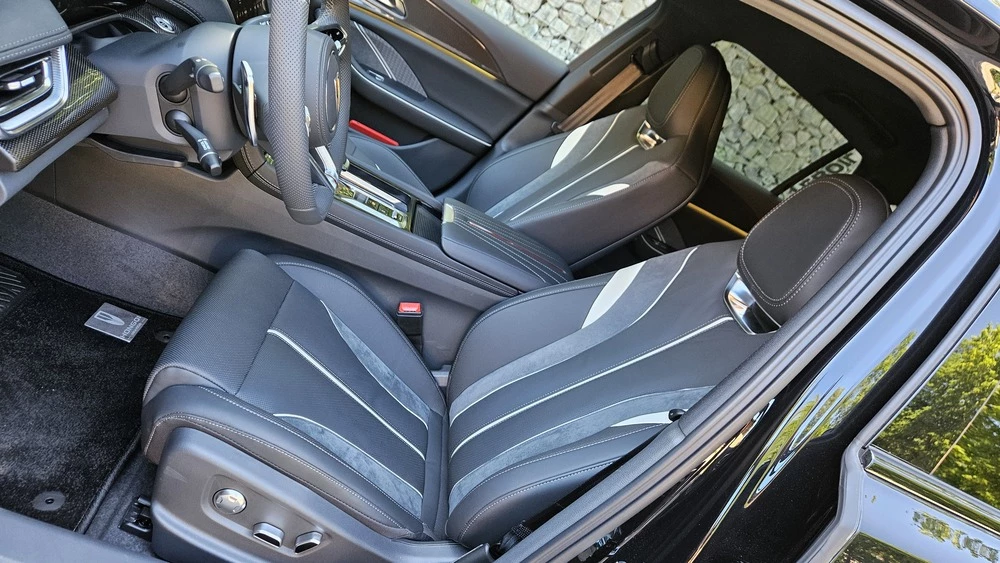 Hongqi H6 салон интерьер сиденья первый ряд