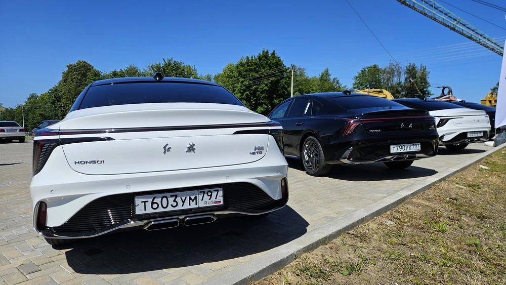 Hongqi H6 сзади