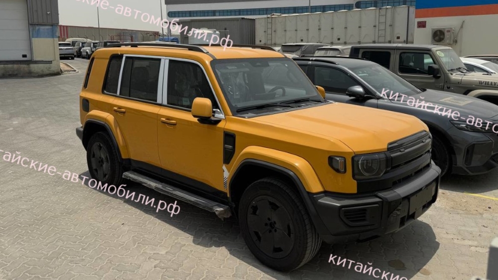 Кроссовер iCAUR iCar V27 в оаэ дубай сбоку спереди