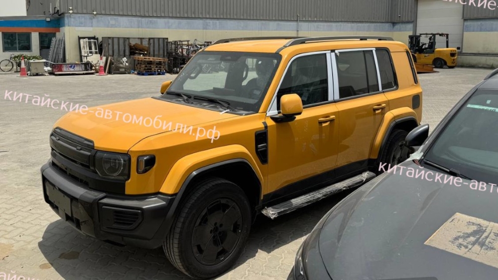 Кроссовер iCAUR iCar V27 в оаэ дубай сбоку спереди