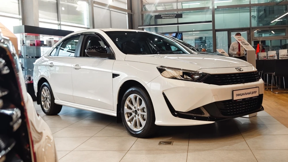 Седан Kaiyi E5 в автосалоне «автомаркет» ижевск у дилера новый сбоку спереди