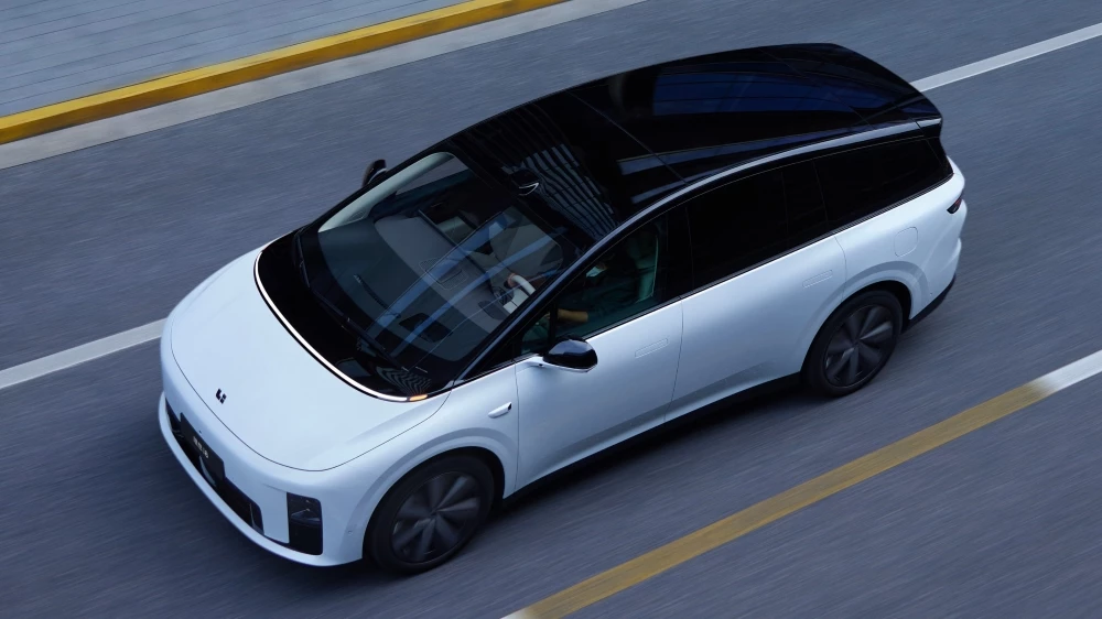 В Li Auto назвали цены на модель i8. Первый электрокроссовер марки похож на минивэн Mega Электрический кроссовер Li i8 сбоку сверху в динамике