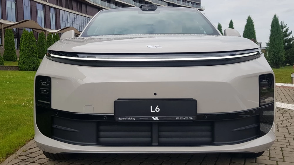 Кроссовер Lixiang L6 в беларуси спереди