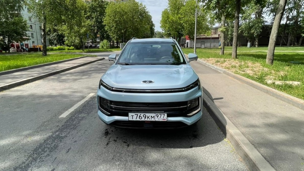 Кроссовер «Москвич 3е» спереди