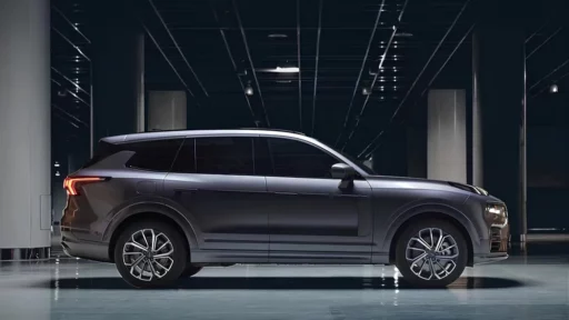 lynk & co 09 nordcross 001 кроссовер сбоку серый оснащение для россии