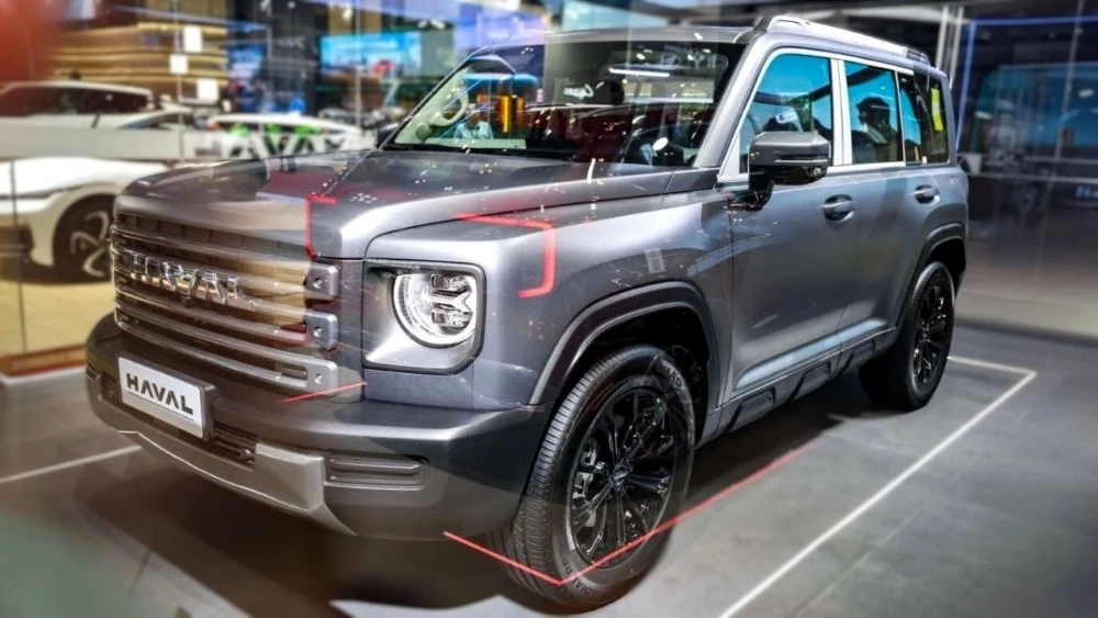 Кроссовер Haval Raptor спереди сбоку в Индонезии гибрид