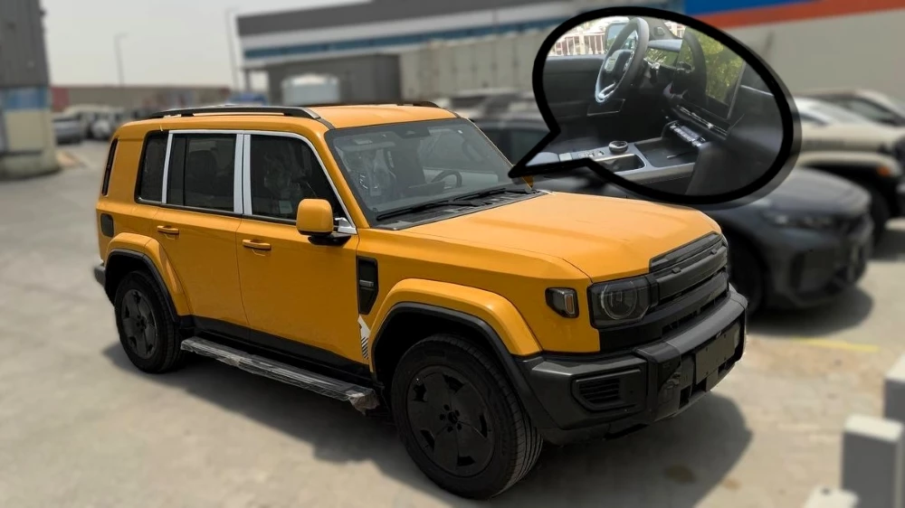 В Китае рассекретили интерьер Chery iCar V27. Этот кроссовер выйдет в России под маркой iCAUR Кроссовер iCAUR iCar V27 в оаэ дубай сбоку спереди