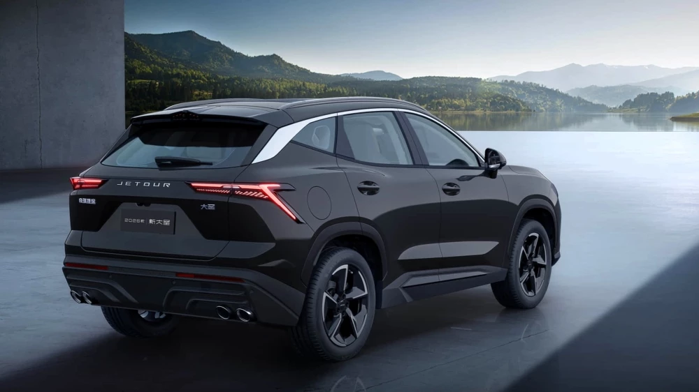 Обновленный кроссовер jetour dashing 2026 сбоку сзади