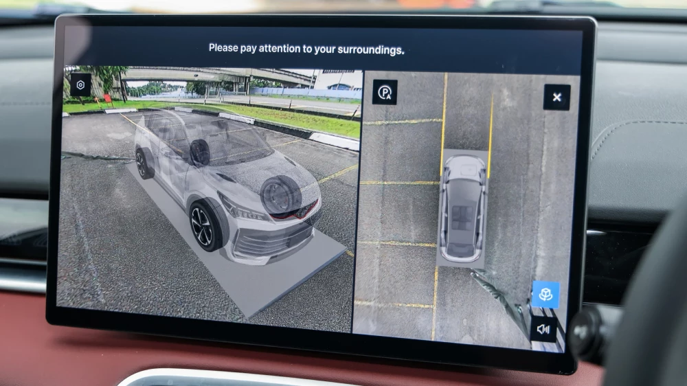 обновленный новый proton x50 кроссовер на базе geely coolray L салон крупный экран черный красный