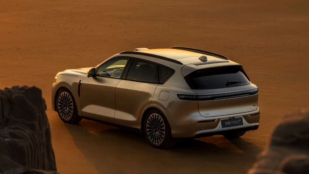 кроссовер voyah free+ сбоку сзади китай старт продаж