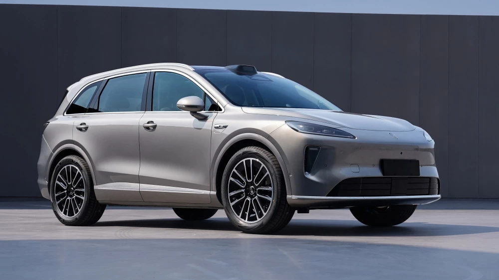 Кроссовер Shangjie H5 спереди сбоку