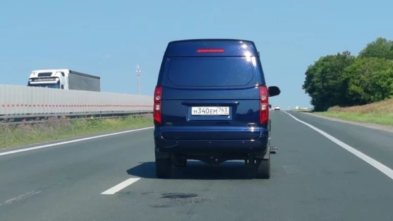 Фургон SKM АвтоВАЗ тесты в России сзади