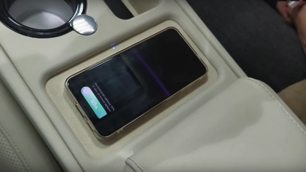 минивэн sollers SP7 vip-версия салон интерьер беспроводная зарядка