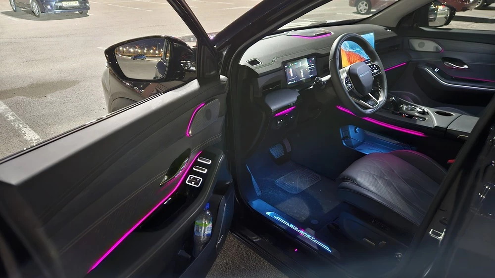 Soueast S09 тест салон интерьер первый ряд сиденья вечерний свет