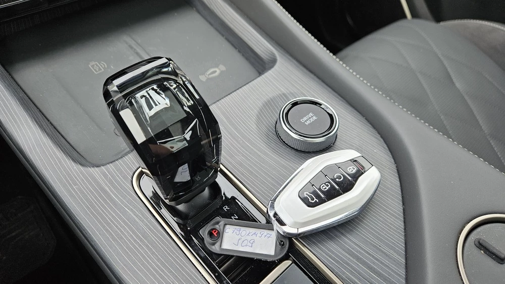 Soueast S09 тест салон интерьер центральный тоннель селектор ключ