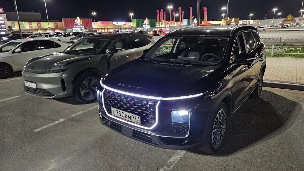 Soueast S09 тест сбоку спереди