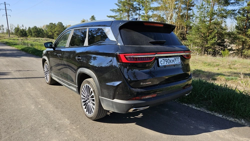 Soueast S09 тест сбоку сзади