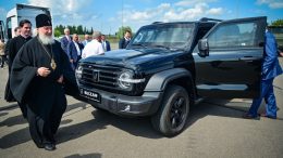 Бронеавтомобиль Tank 300 спецверсия бронированная сбоку спереди патриарх кирилл рпц татарстан