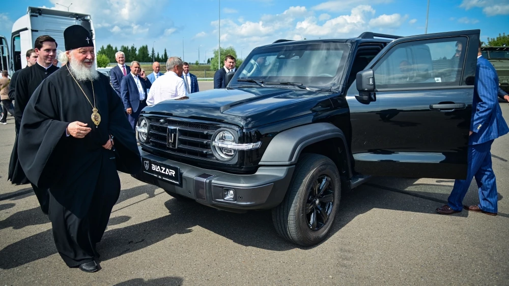 Бронеавтомобиль Tank 300 спецверсия бронированная сбоку спереди патриарх кирилл рпц татарстан