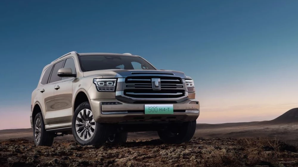 tank 500 hi-charge внедорожник сбоку спереди бежевый гибридный в россии