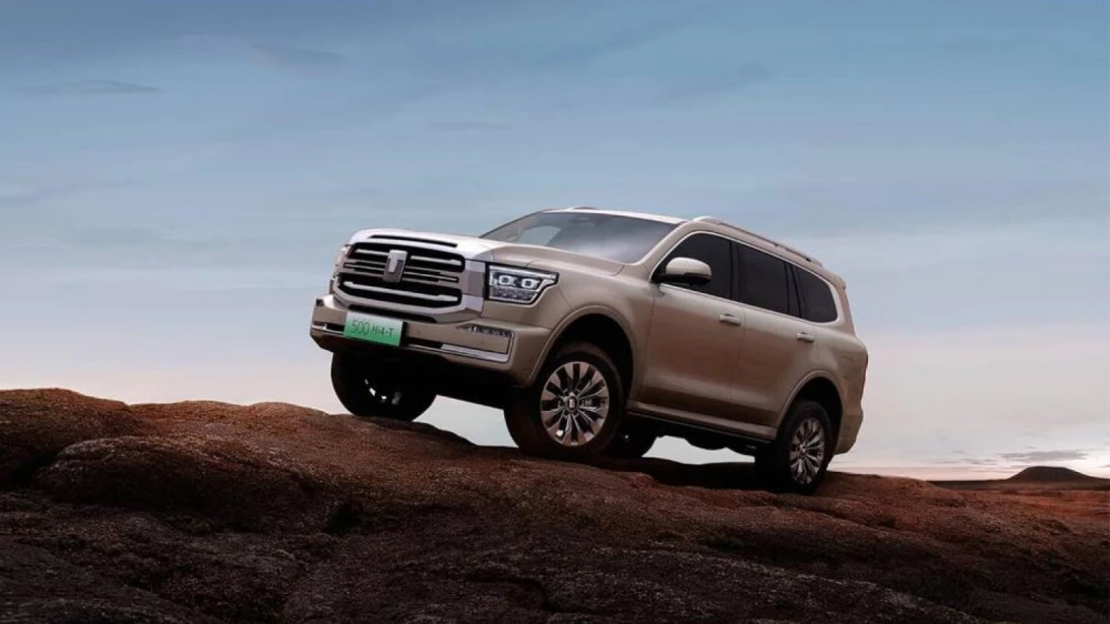 tank 500 hi-charge внедорожник сбоку спереди бежевый гибридный в россии