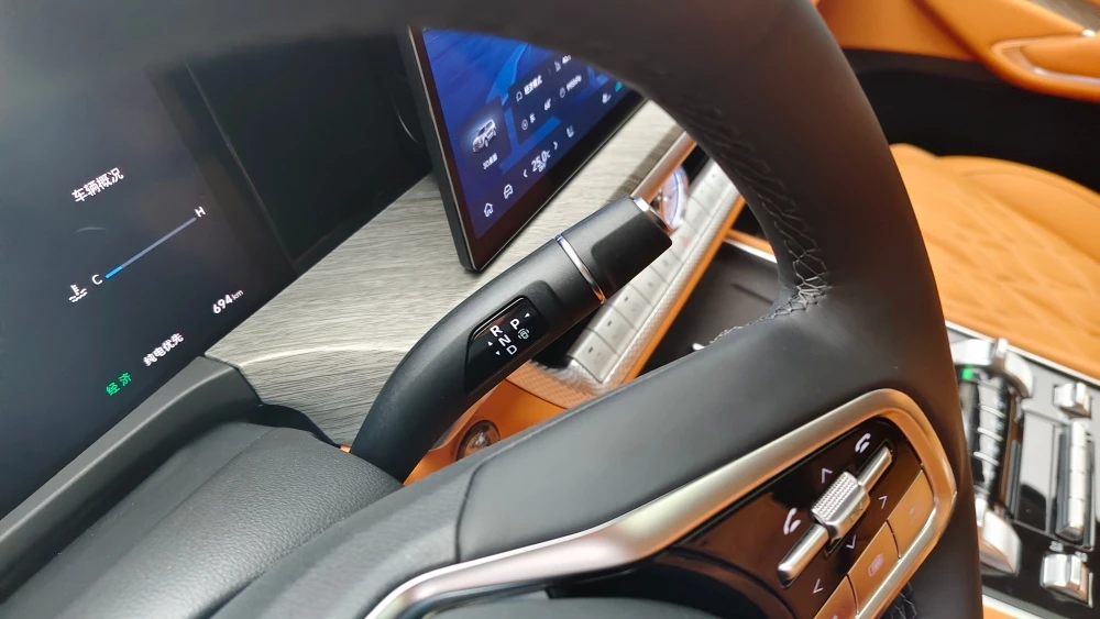 Tank 500 обновленный в Китае салон интерьер подрулевой рычаг