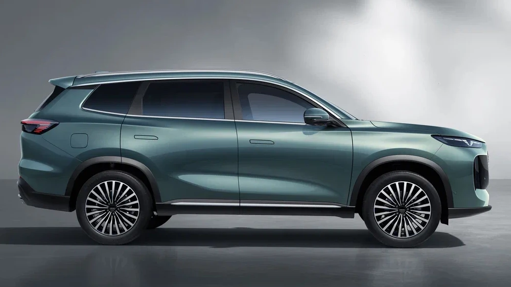 tenet t8 представили в россии сбоку зеленый кроссовер на базе chery tiggo 8 plus