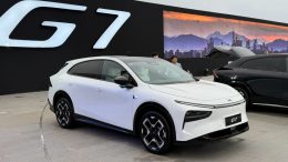 xpeng g7 белый сбоку спереди кроссовер электрический старт продаж цены