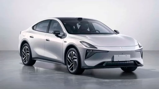 седан Changan Deepal L06 сбоку спереди