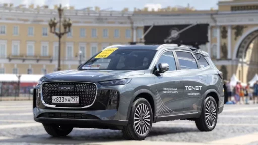 кроссовер Tenet T8 сбоку спереди