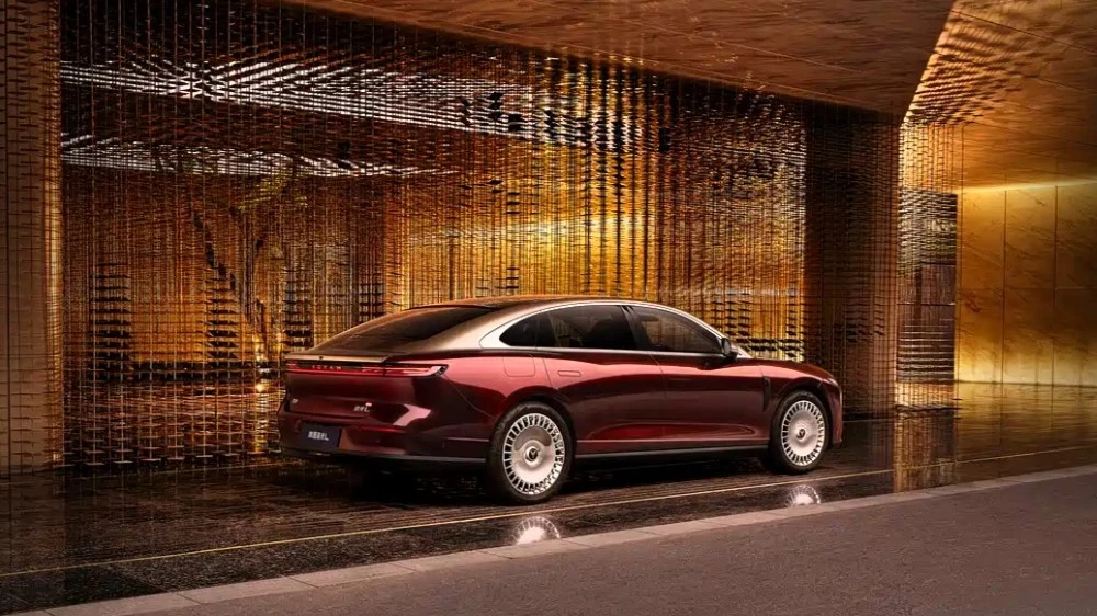 Новый Voyah Passion L показали на официальных изображениях. Что уже известно voyah passion l изображение сбоку сзади седан гибридный