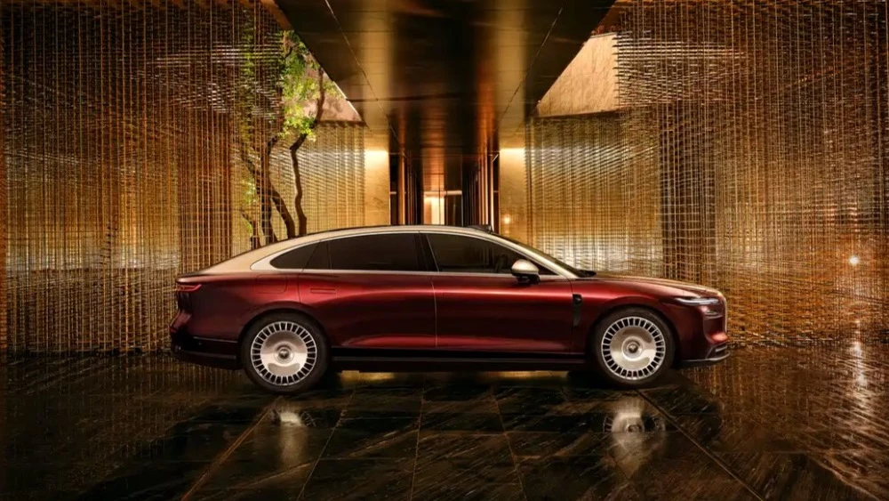 voyah passion l изображение сбоку седан гибридный