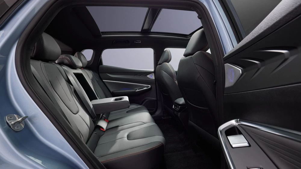 Geely Cityray салон интерьер сиденья второй ряд